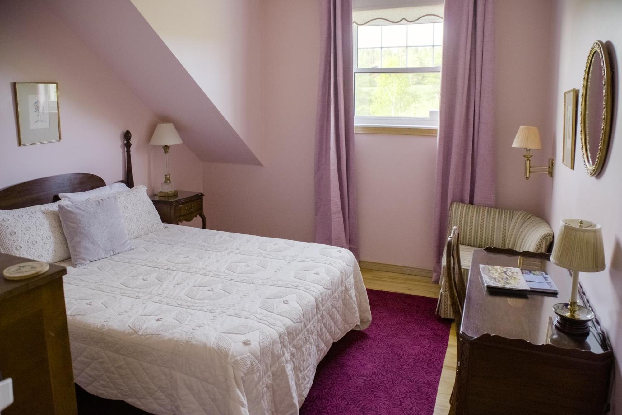 Chanterelle Inn & Cottages Baddeck Exterior photo